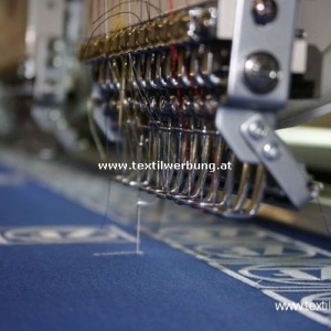 textil_stickmaschine-wien-blau_stickerei