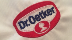 dr-oetker-logo-stickerei